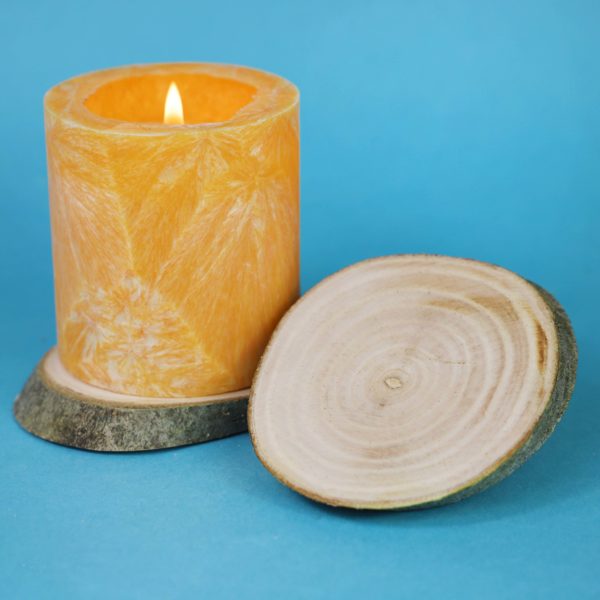 drevená podložka pod sviečku